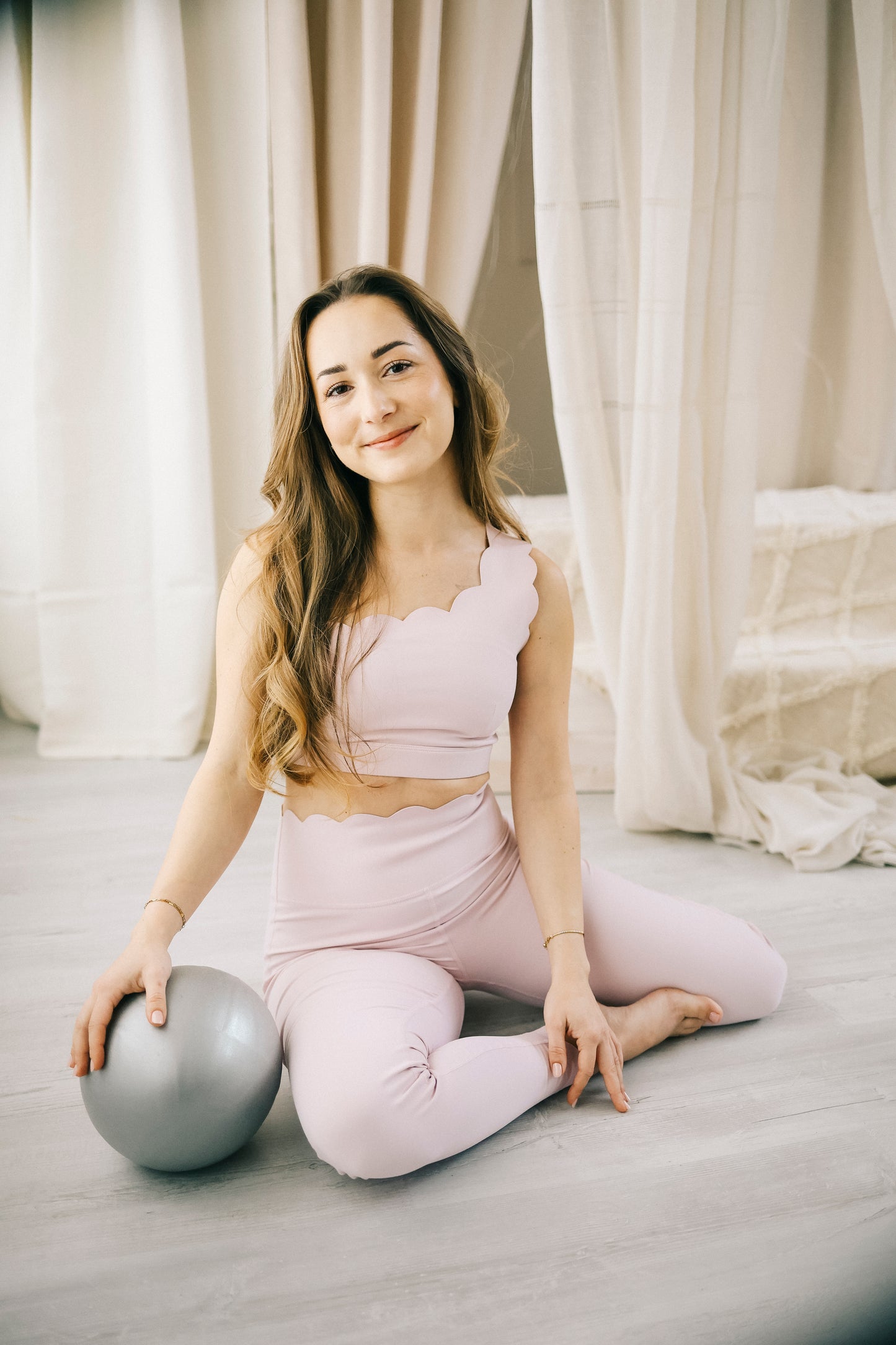 FLOWELLE- Scallop Félvállas Sportmelltartó