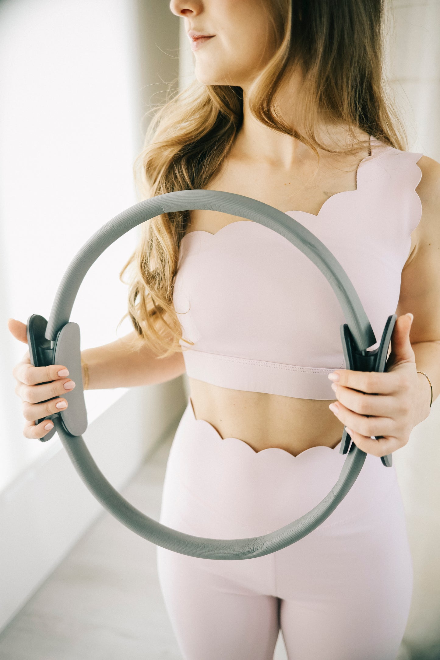 FLOWELLE- Scallop Félvállas Sportmelltartó